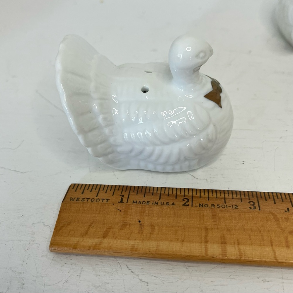 White Ceramic Turkey Salt and Pepper Shakers - Picture 6 of 7